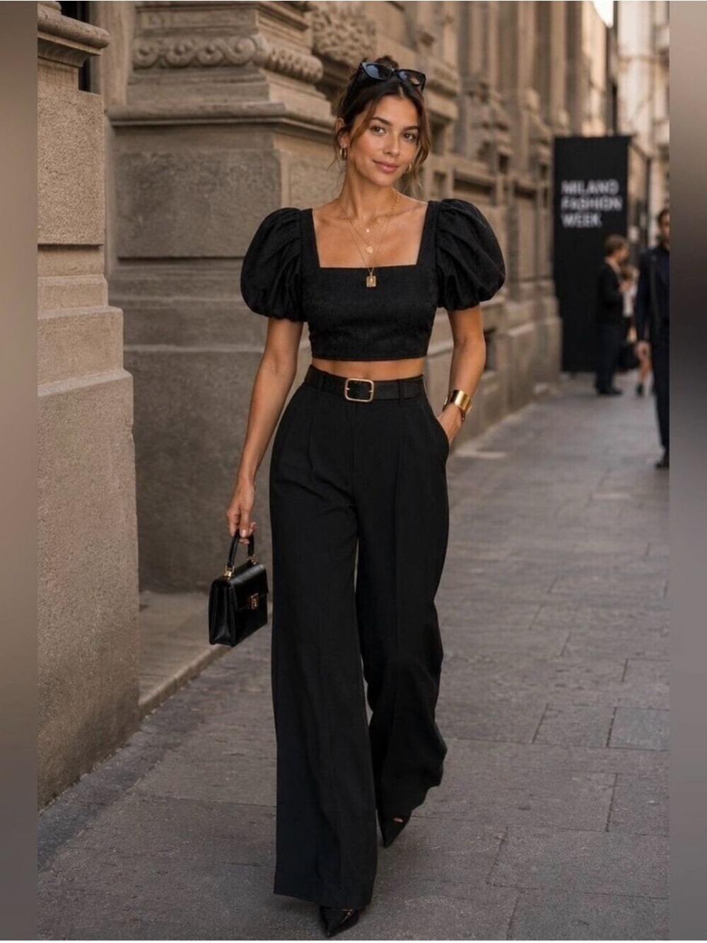Black crop top with puff sleeve - Size 10
